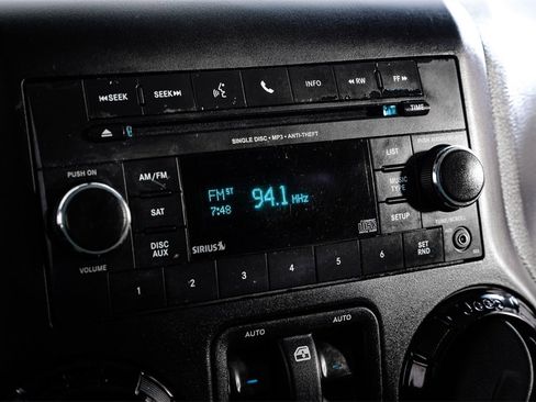 Used 2017 Jeep Wrangler Sahara image 17