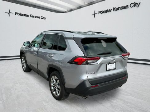 Used 2021 Toyota RAV4 XLE Premium AWD/4WD image 7