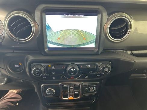 Used 2022 Jeep Wrangler Unlimited Sahara image 23