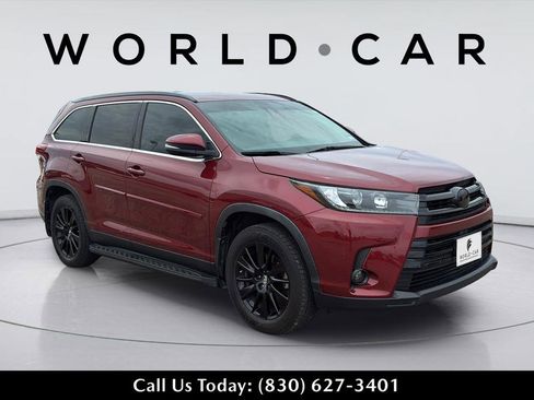Used 2019 Toyota Highlander SE FWD image 2