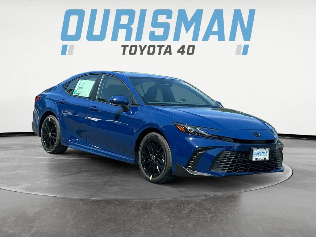 Used 2025 Toyota Camry SE FWD image 1
