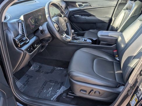 Used 2025 Kia Sportage EX image 9