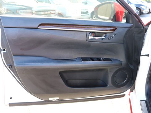 Used 2016 Lexus ES 350 w/ Luxury Package w/Wood Trim image 13