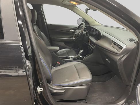 Used 2025 Buick Encore GX Sport Touring AWD/4WD image 9