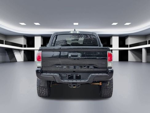 Used 2022 Toyota Tacoma TRD Sport image 5