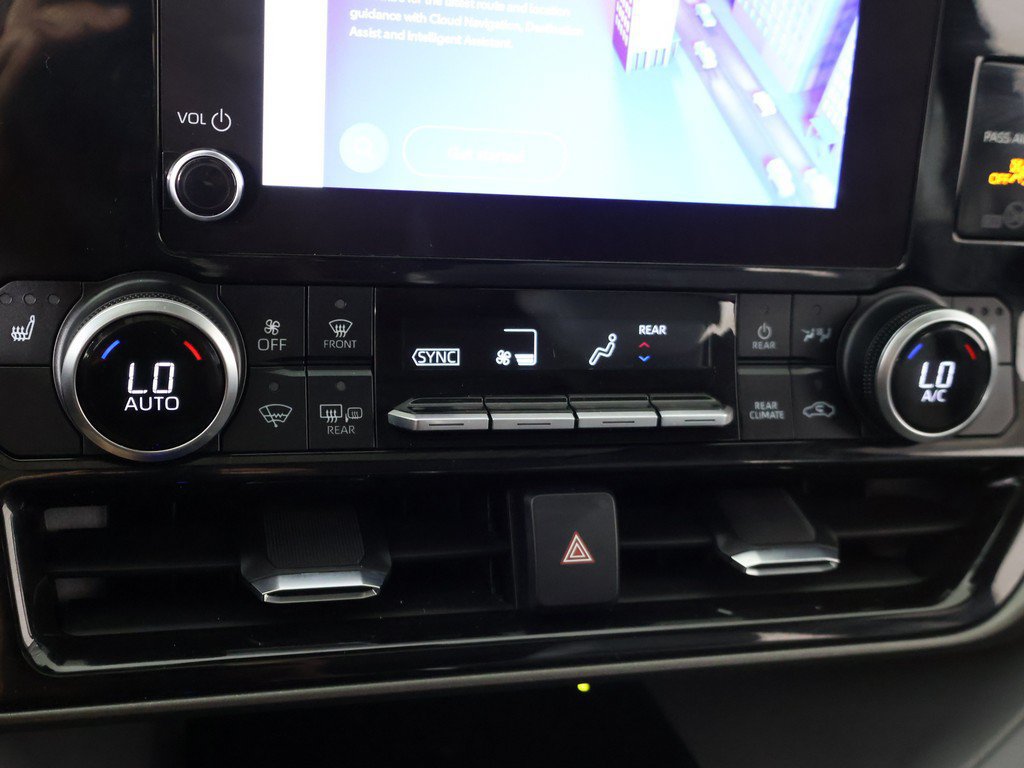 Used 2024 Toyota Highlander XLE AWD/4WD image 54