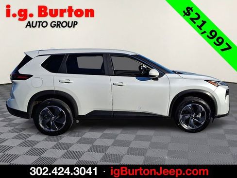 Used 2024 Nissan Rogue SV image 7