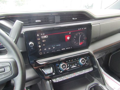 Used 2025 GMC Sierra 2500 AT4 w/ Technology Package AWD/4WD image 34