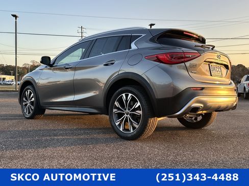 Used 2017 INFINITI QX30 AWD image 3