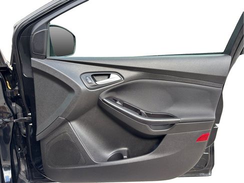 Used 2015 Ford Focus SE FWD image 33