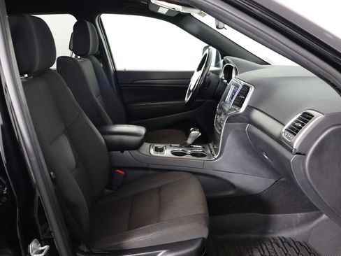 Used 2020 Jeep Grand Cherokee Laredo AWD/4WD image 18