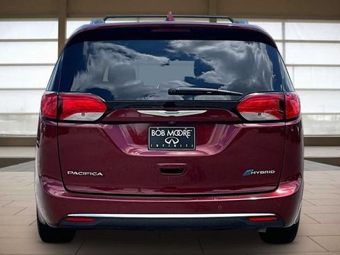 Used 2018 Chrysler Pacifica Limited FWD image 4