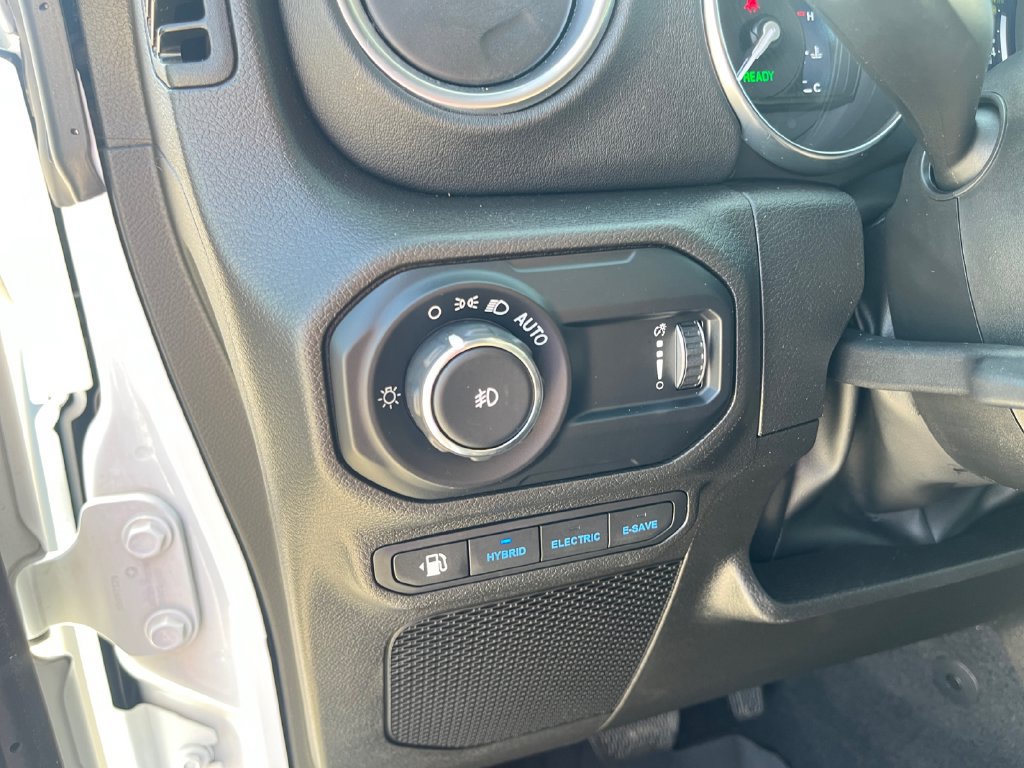 Used 2023 Jeep Wrangler Unlimited Rubicon 4xe AWD/4WD image 24