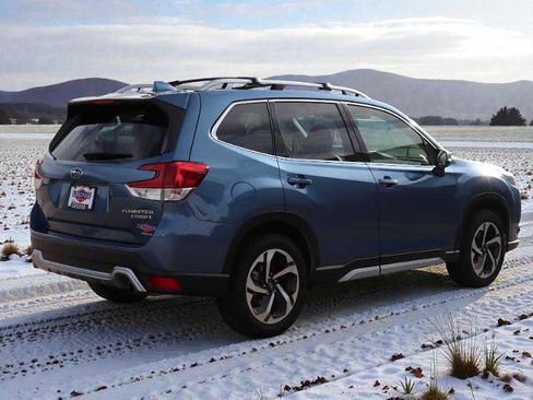 Used 2023 Subaru Forester Touring image 6
