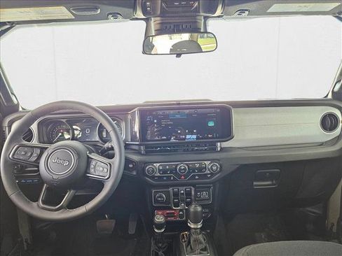 Used 2025 Jeep Wrangler Willys image 16