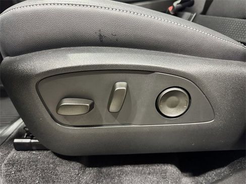 New 2026 Chevrolet Traverse LT w/ Sun and Wheel Package image 19