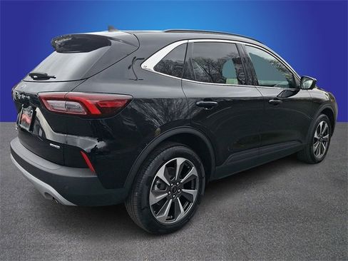 Used 2023 Ford Escape Platinum image 4