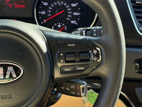 Used 2017 Kia Sedona LX image 7