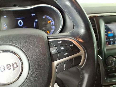 Used 2020 Jeep Grand Cherokee Laredo AWD/4WD image 18