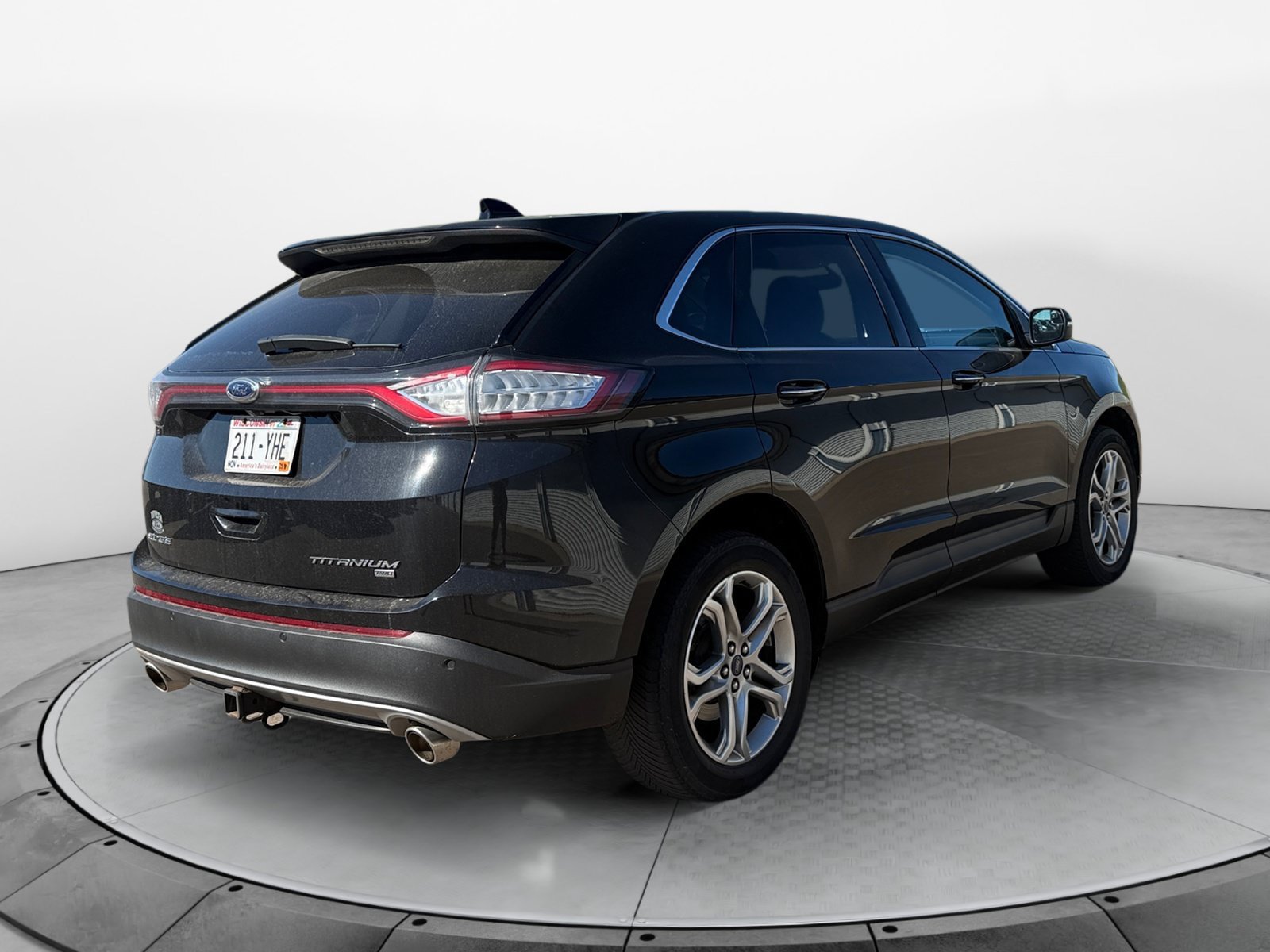 Used 2018 Ford Edge Titanium w/ Technology Package AWD/4WD image 5