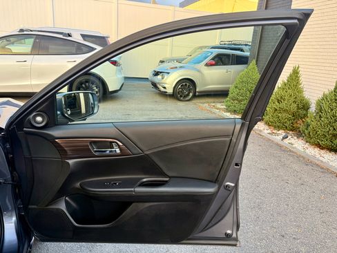 Used 2017 Honda Accord EX-L image 23