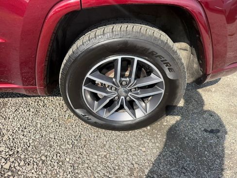Used 2018 Jeep Grand Cherokee Overland AWD/4WD image 8