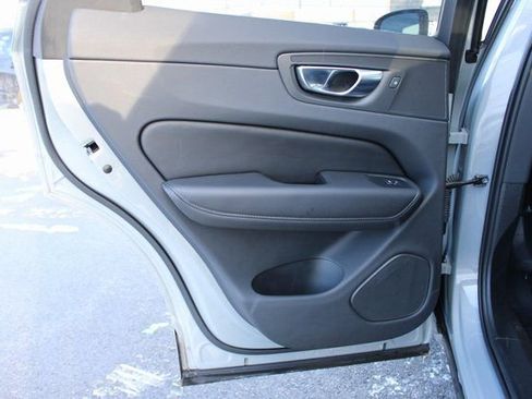 Used 2025 Volvo XC60 B5 Plus image 32
