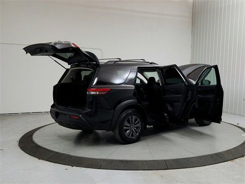 Used 2024 Nissan Pathfinder SV image 15
