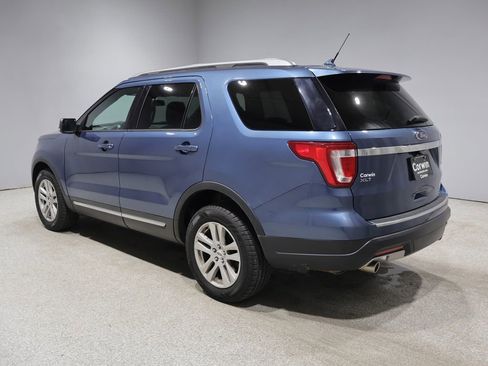Used 2018 Ford Explorer XLT w/ Equipment Group 202A AWD/4WD image 4
