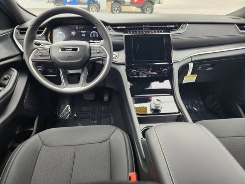 New 2025 Jeep Grand Cherokee Laredo X w/ Luxury Tech Group I AWD/4WD image 10