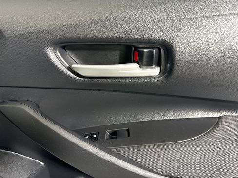 Used 2021 Toyota Corolla LE FWD image 30