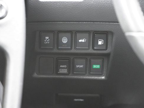 Used 2020 Nissan Rogue SV image 30