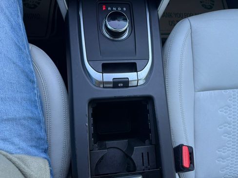 Used 2019 Land Rover Discovery Sport SE image 21