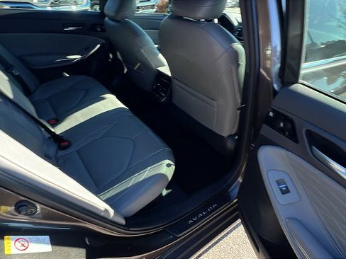 Used 2019 Toyota Avalon XLE image 22