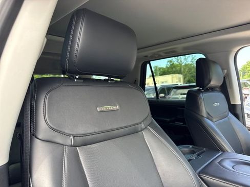 Used 2025 Ford Expedition Platinum AWD/4WD image 28