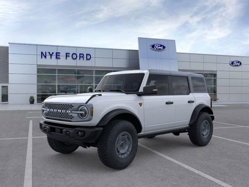New 2025 Ford Bronco Badlands image 2