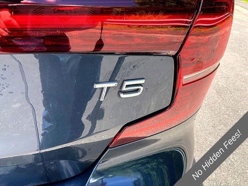 Used 2021 Volvo S60 T5 Momentum FWD image 8