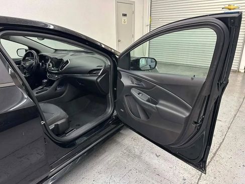 Used 2018 Chevrolet Volt Premier w/ Driver Confidence Package image 13