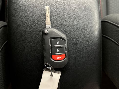 Used 2021 Jeep Wrangler Rubicon image 24