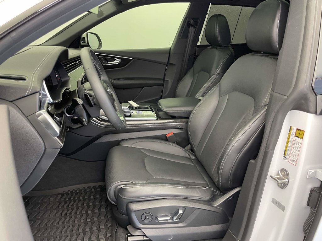 Certified 2025 Audi Q8 Prestige AWD/4WD image 5