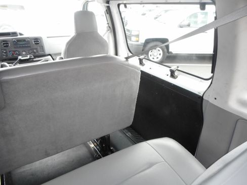 Used 2011 Ford E-150 and Econoline 150 Wagon w/ PWR Windows & Locks Group RWD image 26