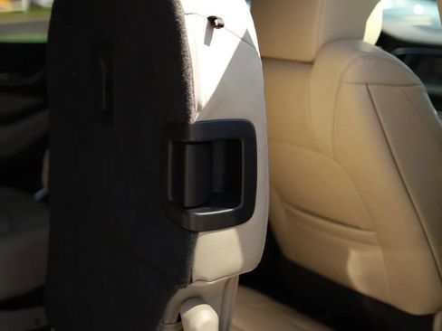 Used 2018 Buick Enclave Essence FWD image 51