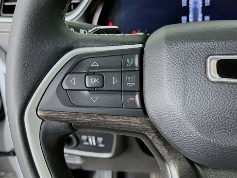 Used 2023 Jeep Grand Cherokee Limited AWD/4WD image 15