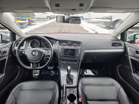Used 2017 Volkswagen Golf Alltrack S image 32