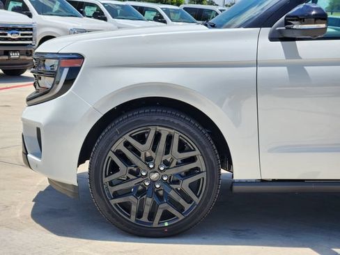 New 2026 Ford Expedition Max Platinum w/ Stealth Performance Package AWD/4WD image 5