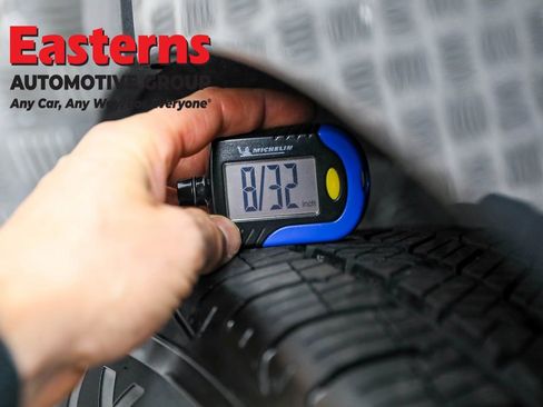 Used 2023 Chevrolet Equinox LT w/ Driver Convenience Package image 27