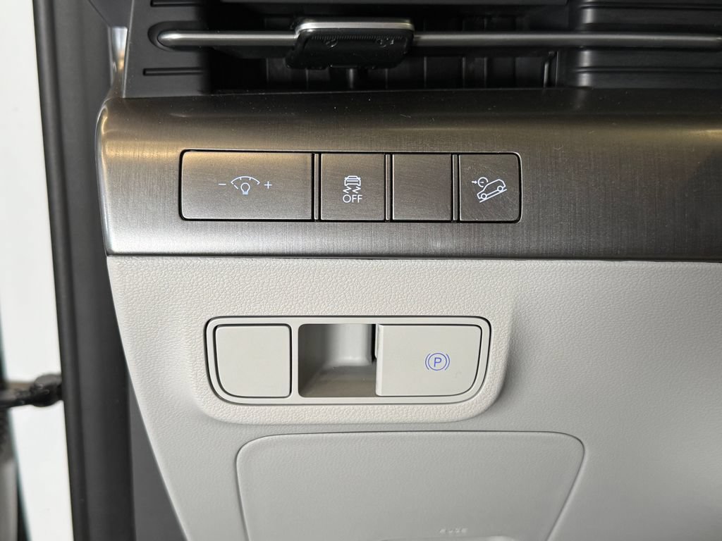 Used 2025 Hyundai Kona SEL FWD image 19