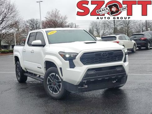 Used 2025 Toyota Tacoma TRD Sport image 1