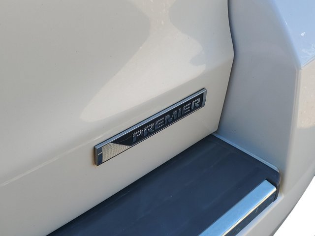Used 2018 Chevrolet Suburban Premier RWD image 38