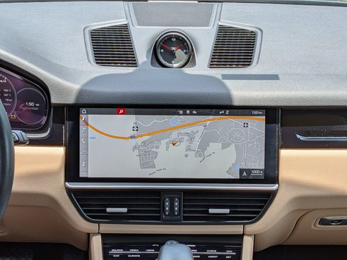 Certified 2020 Porsche Cayenne AWD/4WD image 12